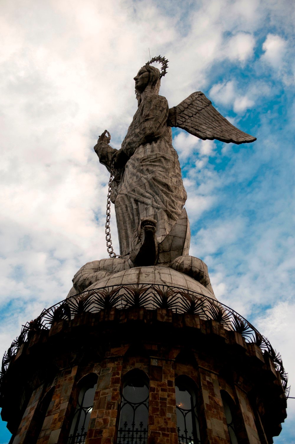 Dix Chefs-d'œuvre colossales - Vierge de Quito Équateur