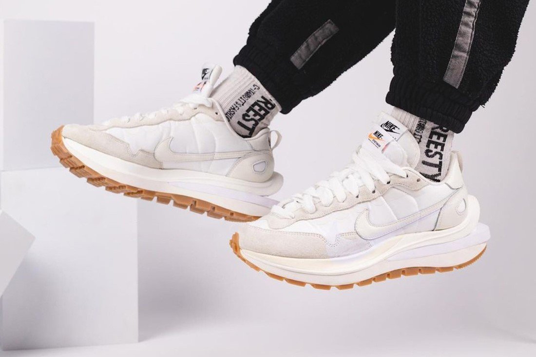 sacai x Nike Vaporwaffle Sail 4 sacai x Nike Vaporwaffle "Sail"