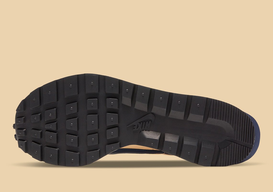 sacai x Nike Vaporwaffle Sesame 5 sacai x Nike Vaporwaffle Sesame