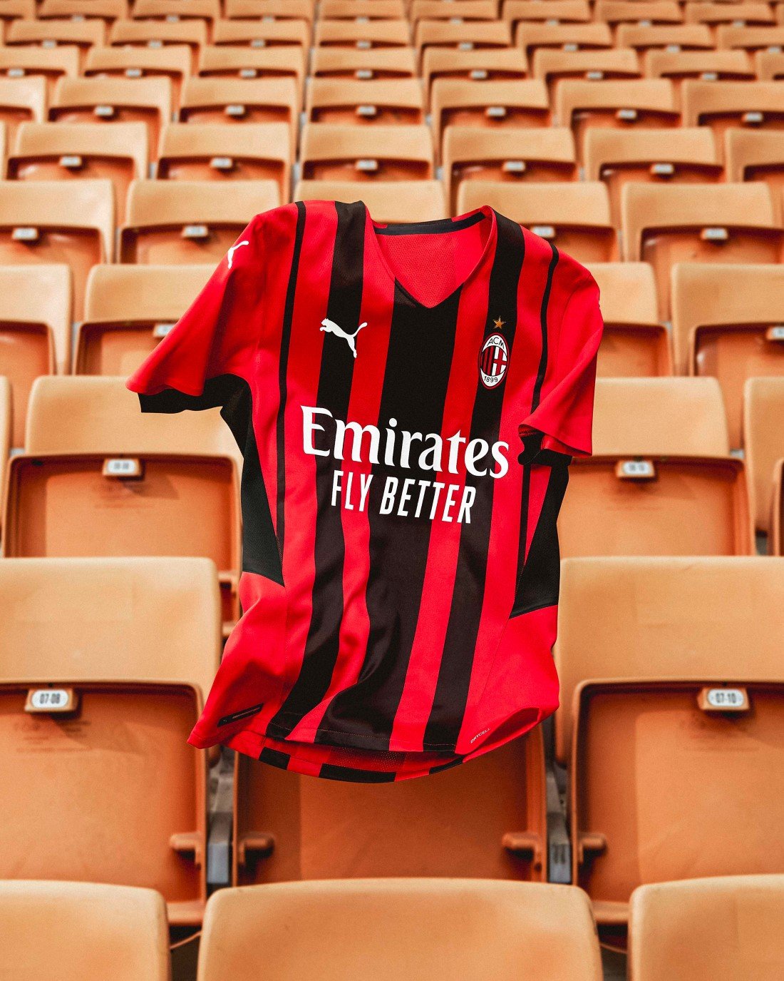 PUMA Football x AC Milan Maillot Domicile 2021 2022 1 PUMA Football x AC Milan Maillot Domicile 2021-2022