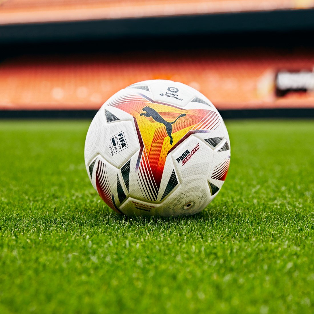 PUMA Football x La Liga Ballon ACCELERATE Saison 2021 22 2 PUMA Football x La Liga - Ballon ACCELERATE Saison 2021-22