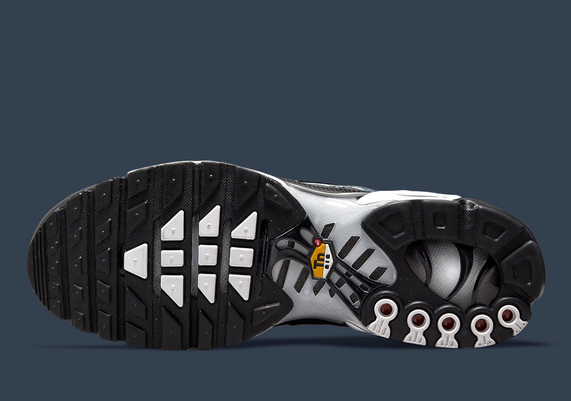 Nike Air Max Plus Camouflage Midnight Navy 5 Nike Air Max Plus Camouflage "Midnight Navy"