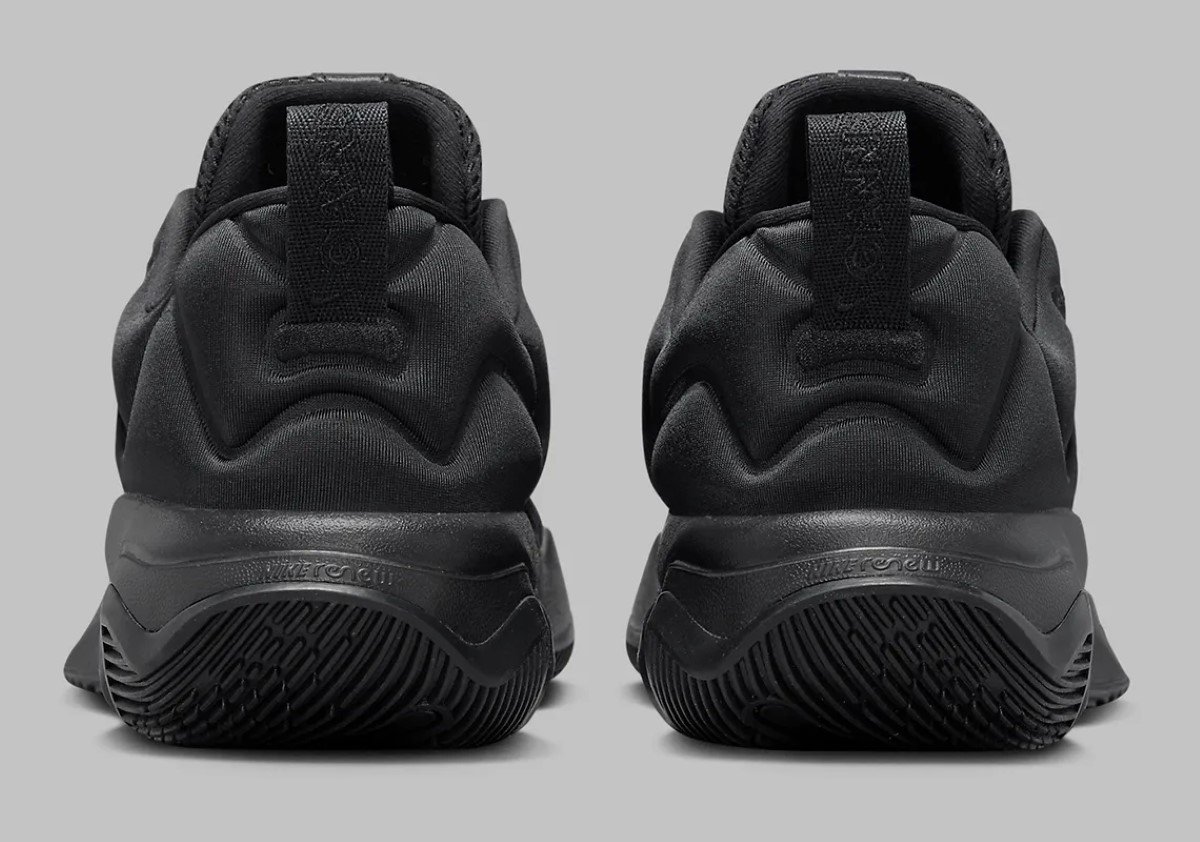 La magie entièrement noire de la Nike Giannis Immortality 3 "Triple Black" dévoilée