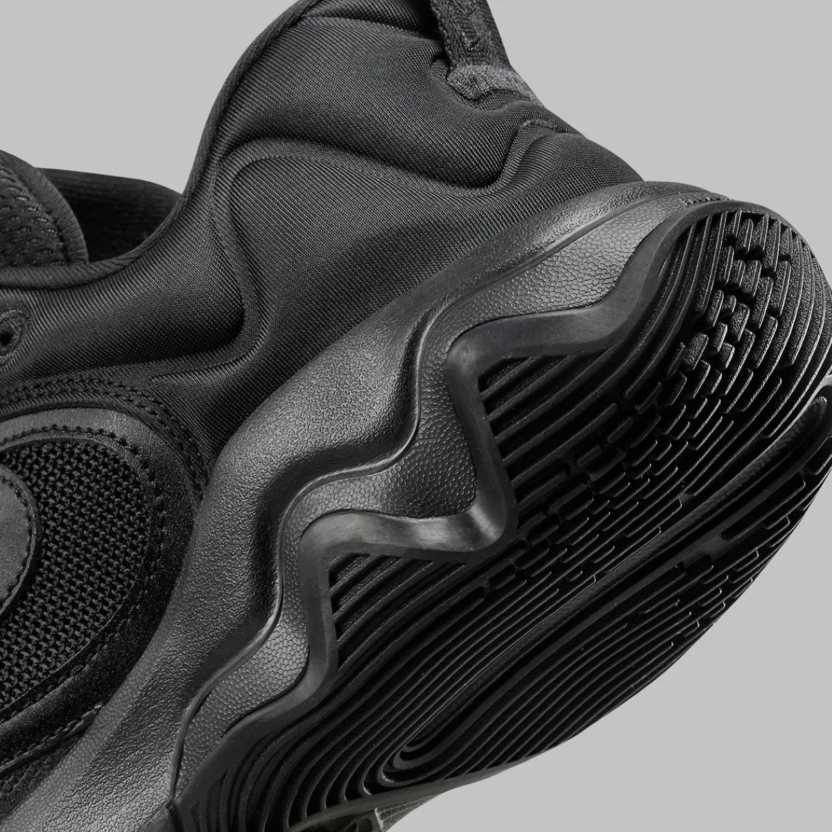 La magie entièrement noire de la Nike Giannis Immortality 3 "Triple Black" dévoilée