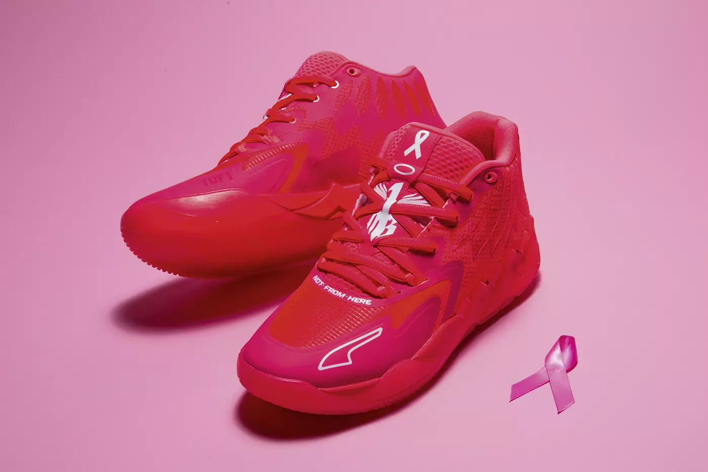 PUMA Hoops s'associe à la star de la NBA LaMelo Ball pour l'élégante chaussure MB.01 BCA, un pas en avant dans la sensibilisation au cancer du sein