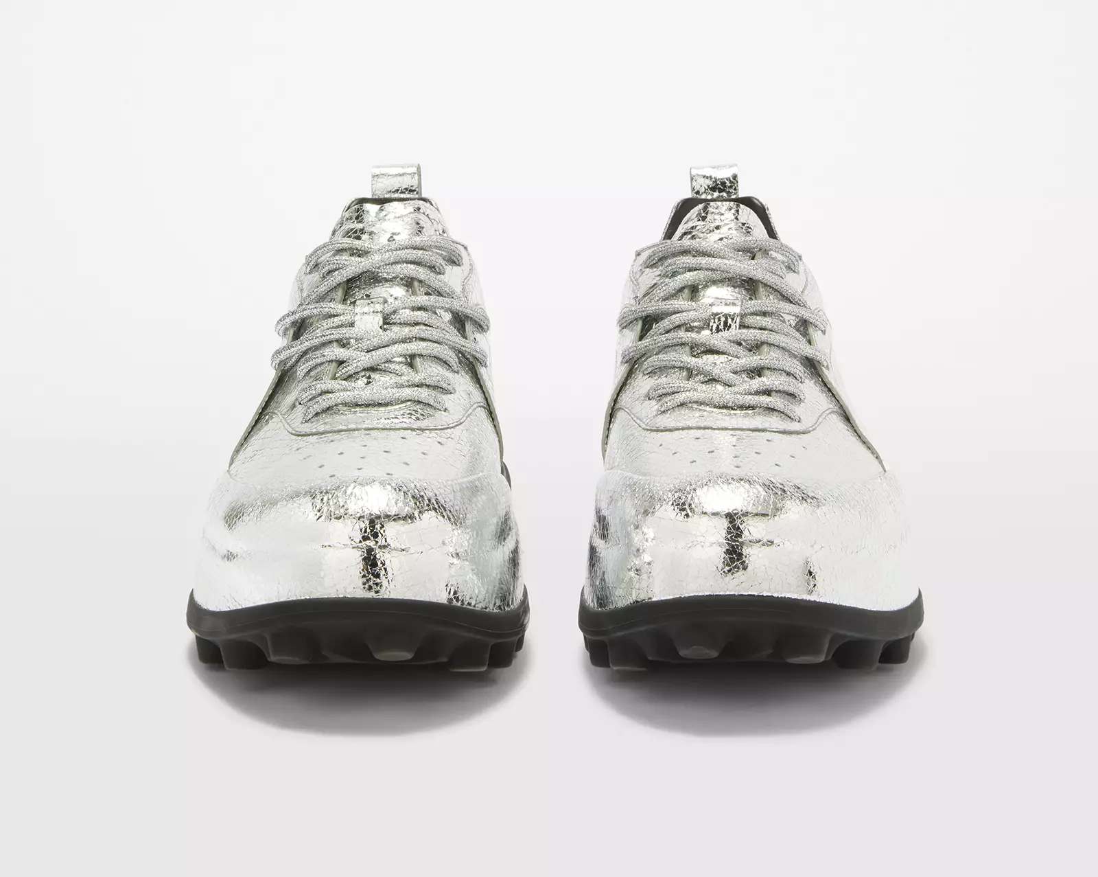 La sneaker Orb de Jil Sander redéfinit l'élégance de la chaussure masculine