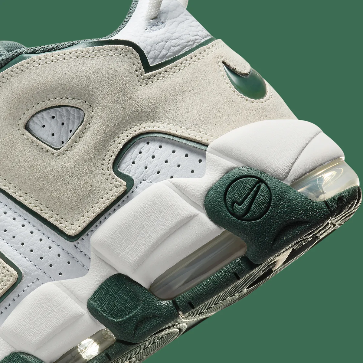 La Nike Air More Uptempo "Vintage Green" ravive la nostalgie du basket-ball des années 90