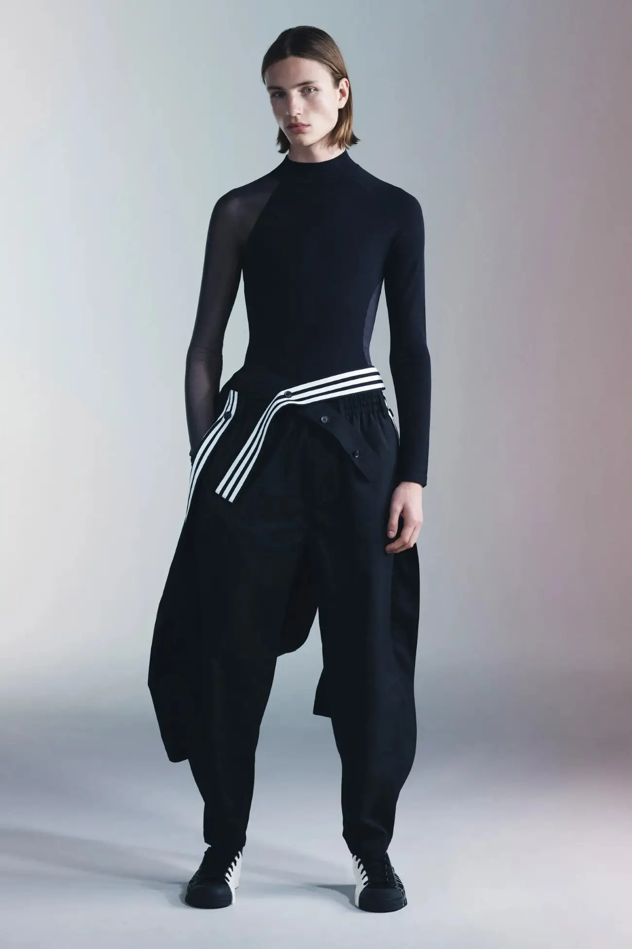 Y 3 Fall Winter 2024 13 Y-3 Automne 2024, la nature rencontre la technologie dans une mode hyper-naturelle