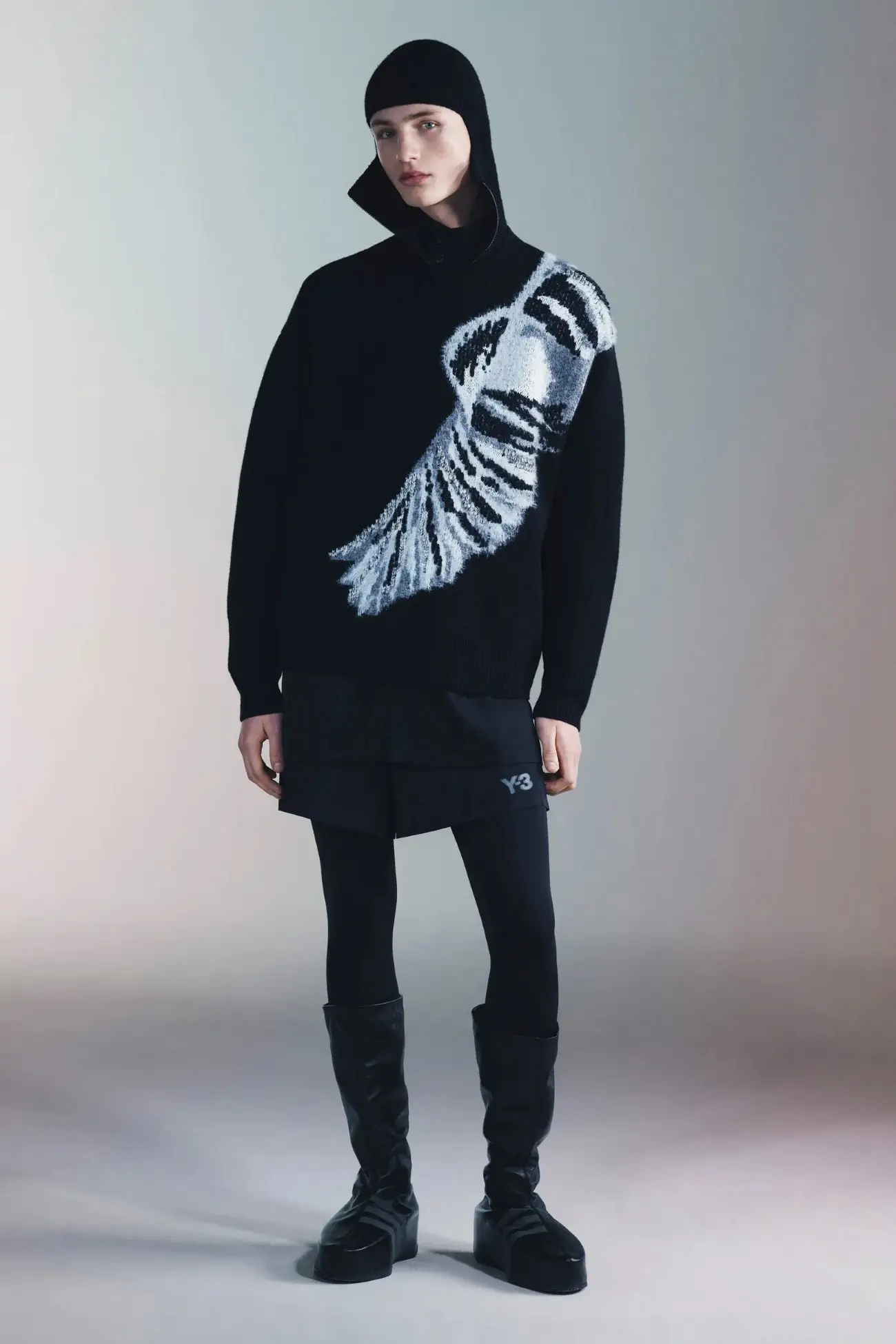 Y 3 Fall Winter 2024 7 Y-3 Automne 2024, la nature rencontre la technologie dans une mode hyper-naturelle